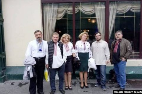 Українці Москви привітали військовополонених моряків із Великоднем
